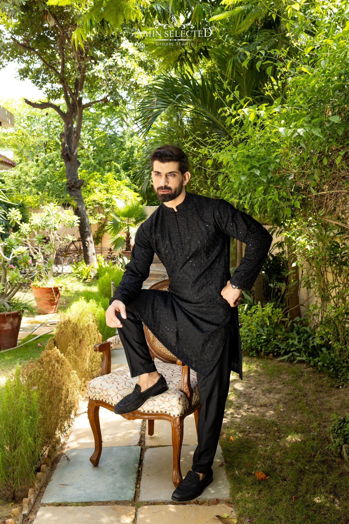 AK 05 BLACK EMBROIDERED KURTA PAJAMA - Amin Selected