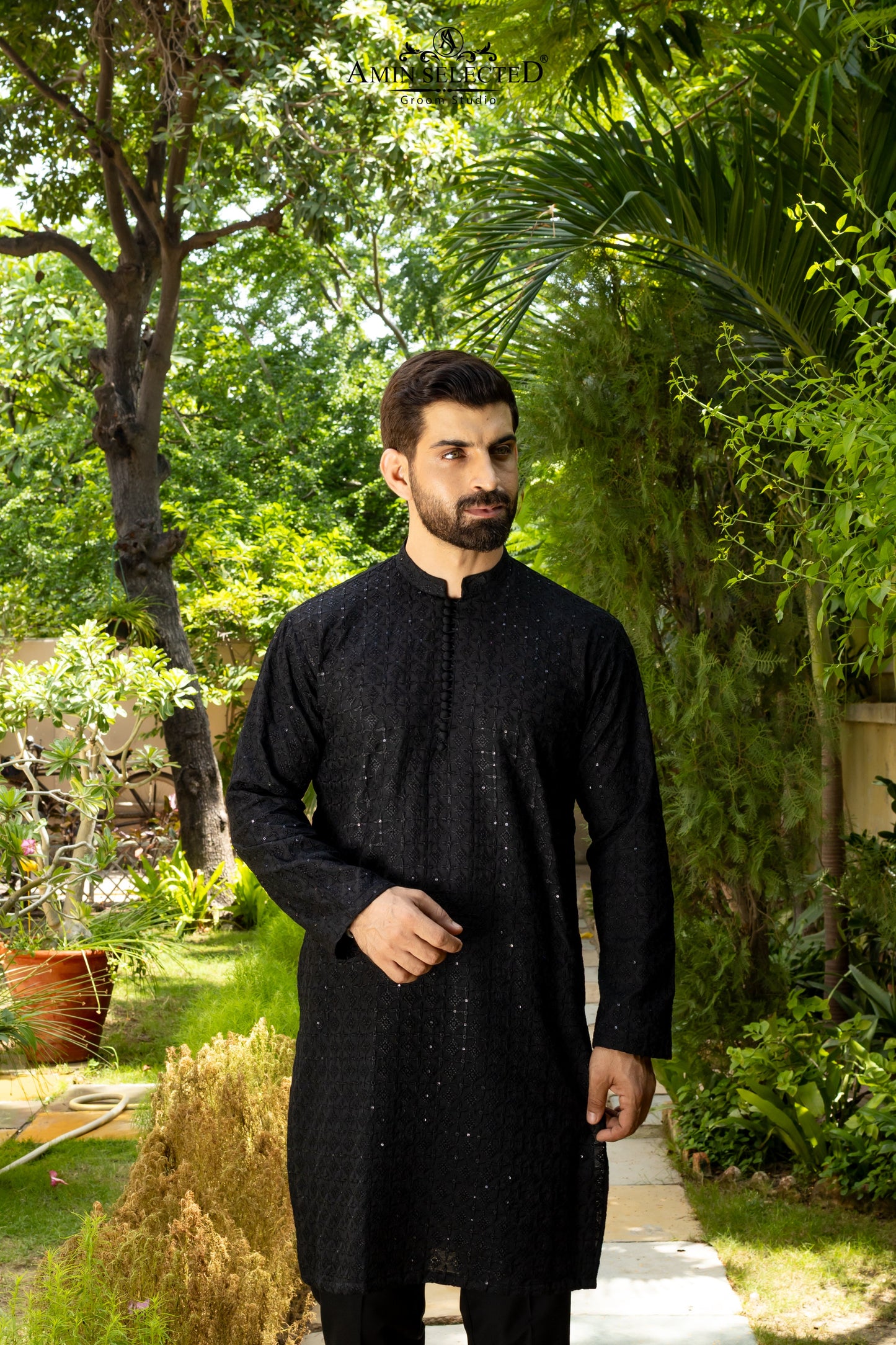 AK 05 BLACK EMBROIDERED KURTA PAJAMA - Amin Selected 