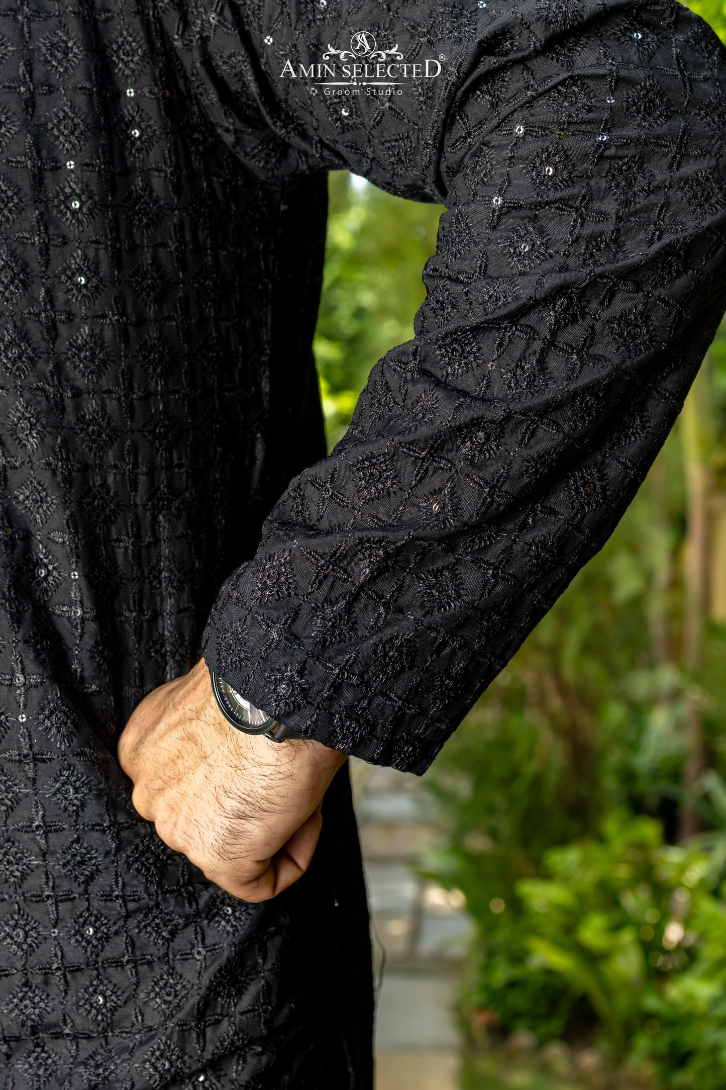 AK 05 BLACK EMBROIDERED KURTA PAJAMA - Amin Selected 