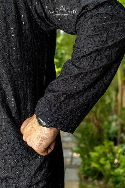 AK 05 BLACK EMBROIDERED KURTA PAJAMA - Amin Selected 