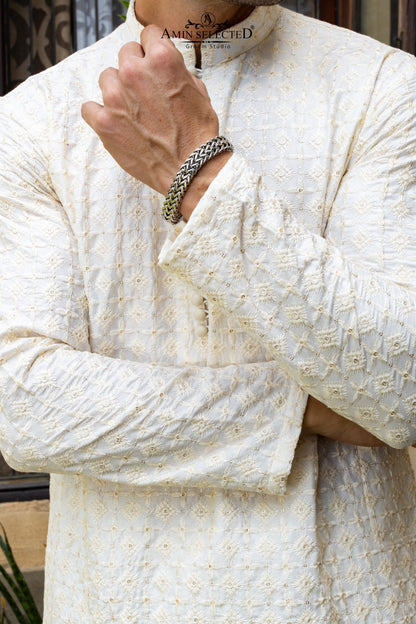 AK 06 OFF-WHITE EMBROIDERED KURTA PAJAMA - Amin Selected 