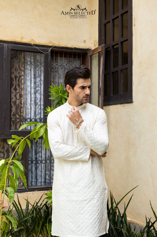 AK 06 OFF-WHITE EMBROIDERED KURTA PAJAMA - Amin Selected 