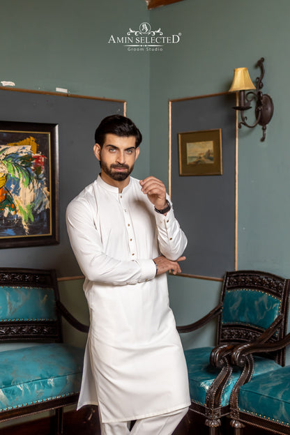 Premium Pristine White Kurta with Gold-Tone Accents - Amin Selected 