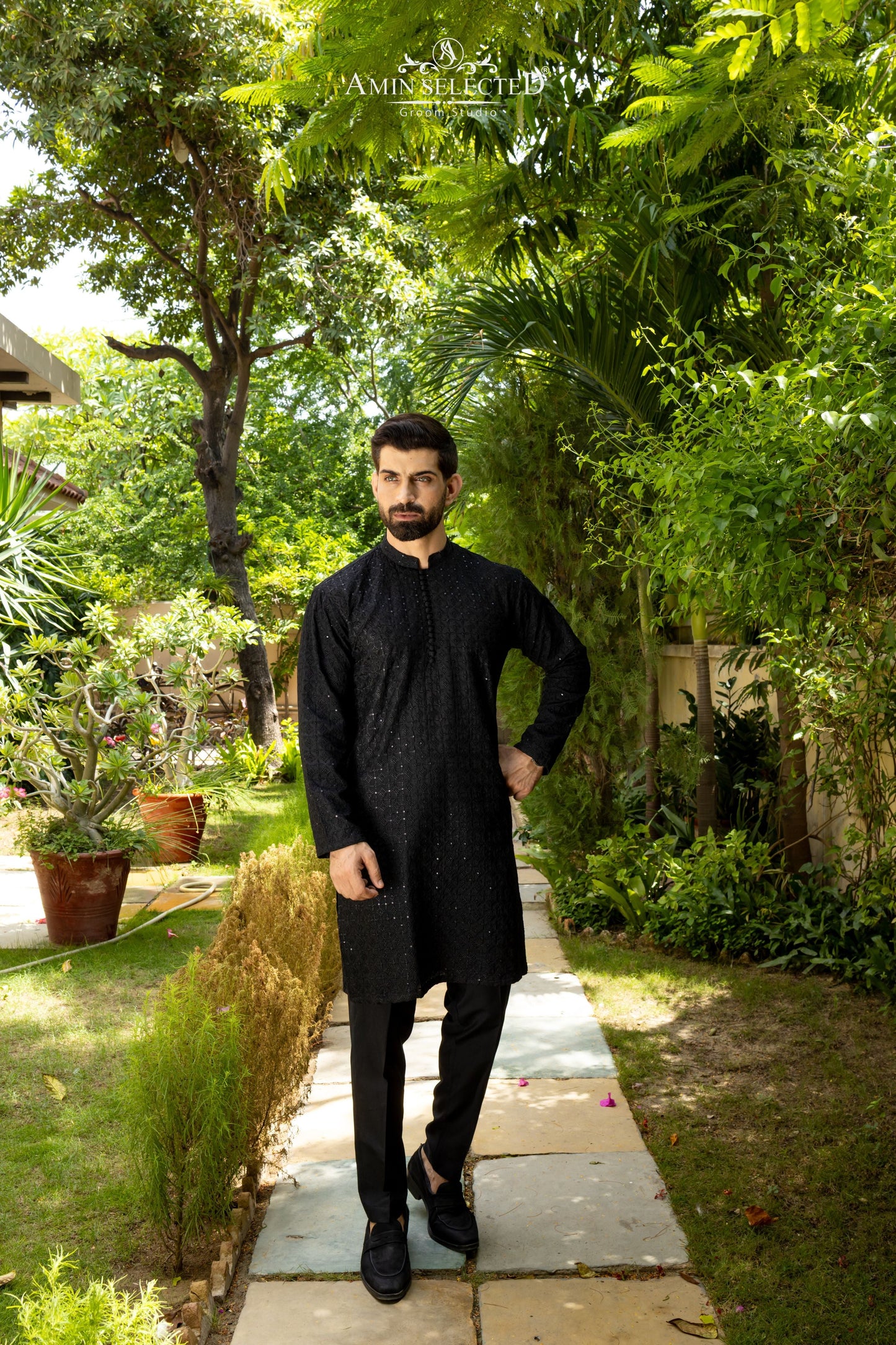 AK 05 BLACK EMBROIDERED KURTA PAJAMA - Amin Selected 
