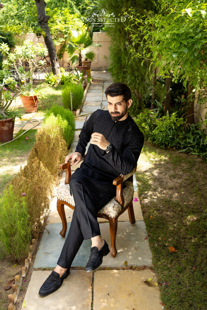 AK 05 BLACK EMBROIDERED KURTA PAJAMA - Amin Selected 